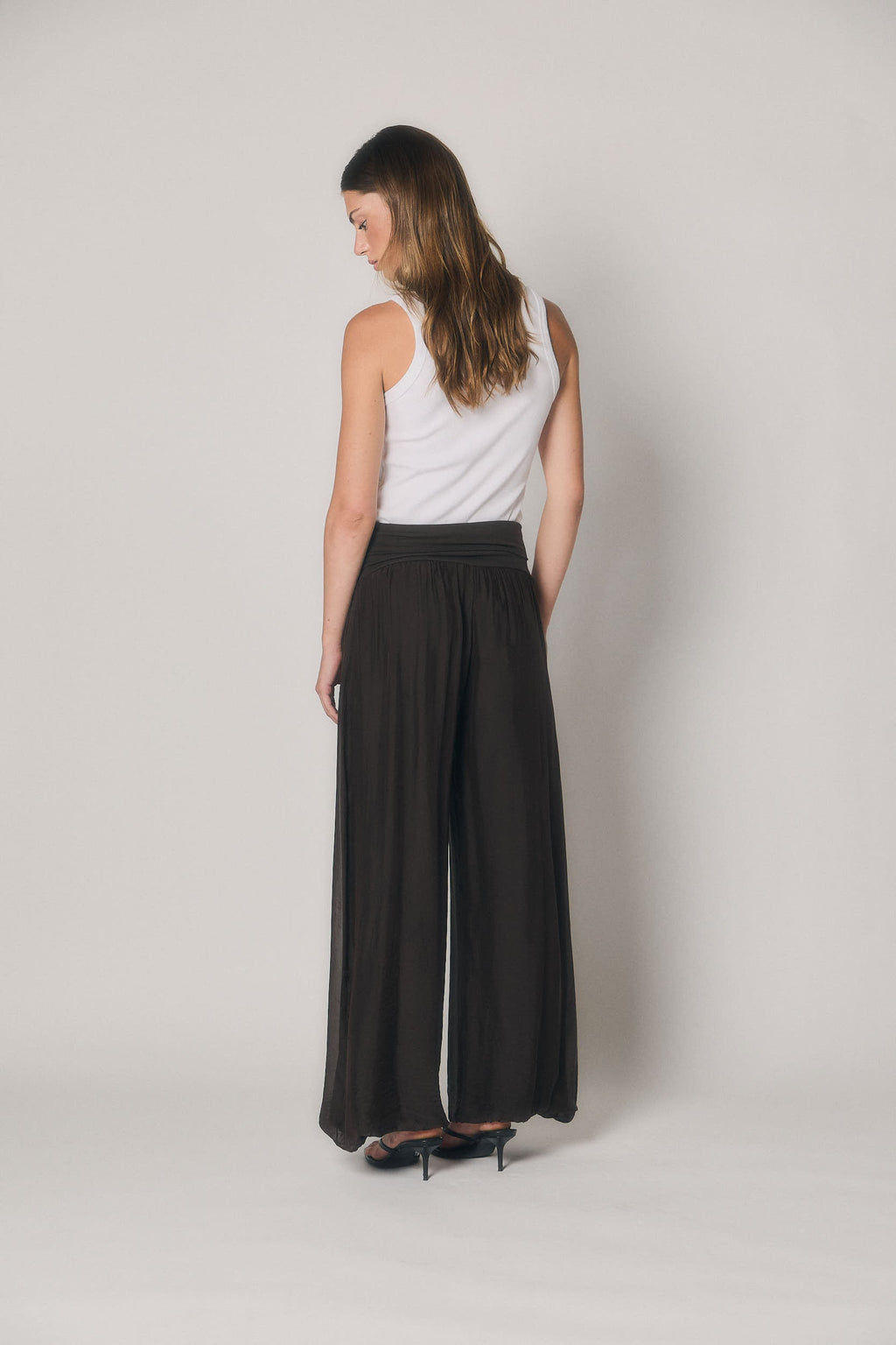 Pantalón bombacho de seda marrón