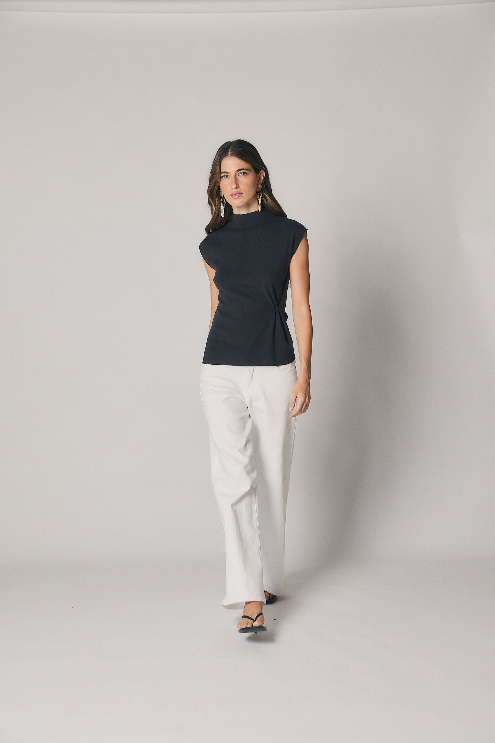 Top cuello alto frunce lateral gris antracita