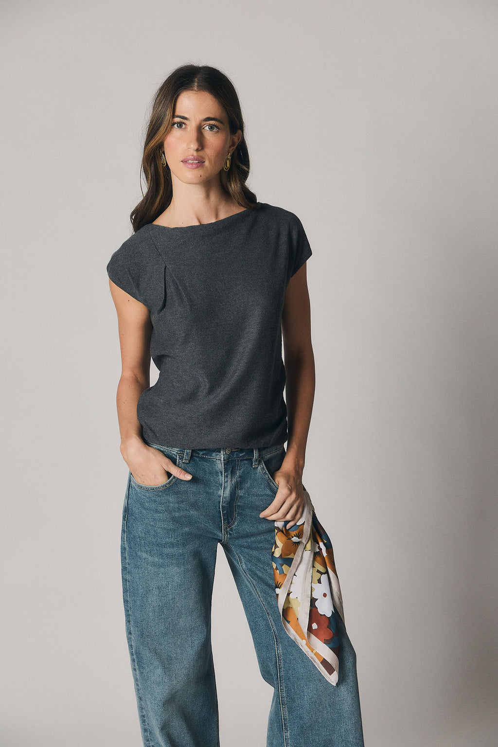 Camiseta drapeada gris antracita