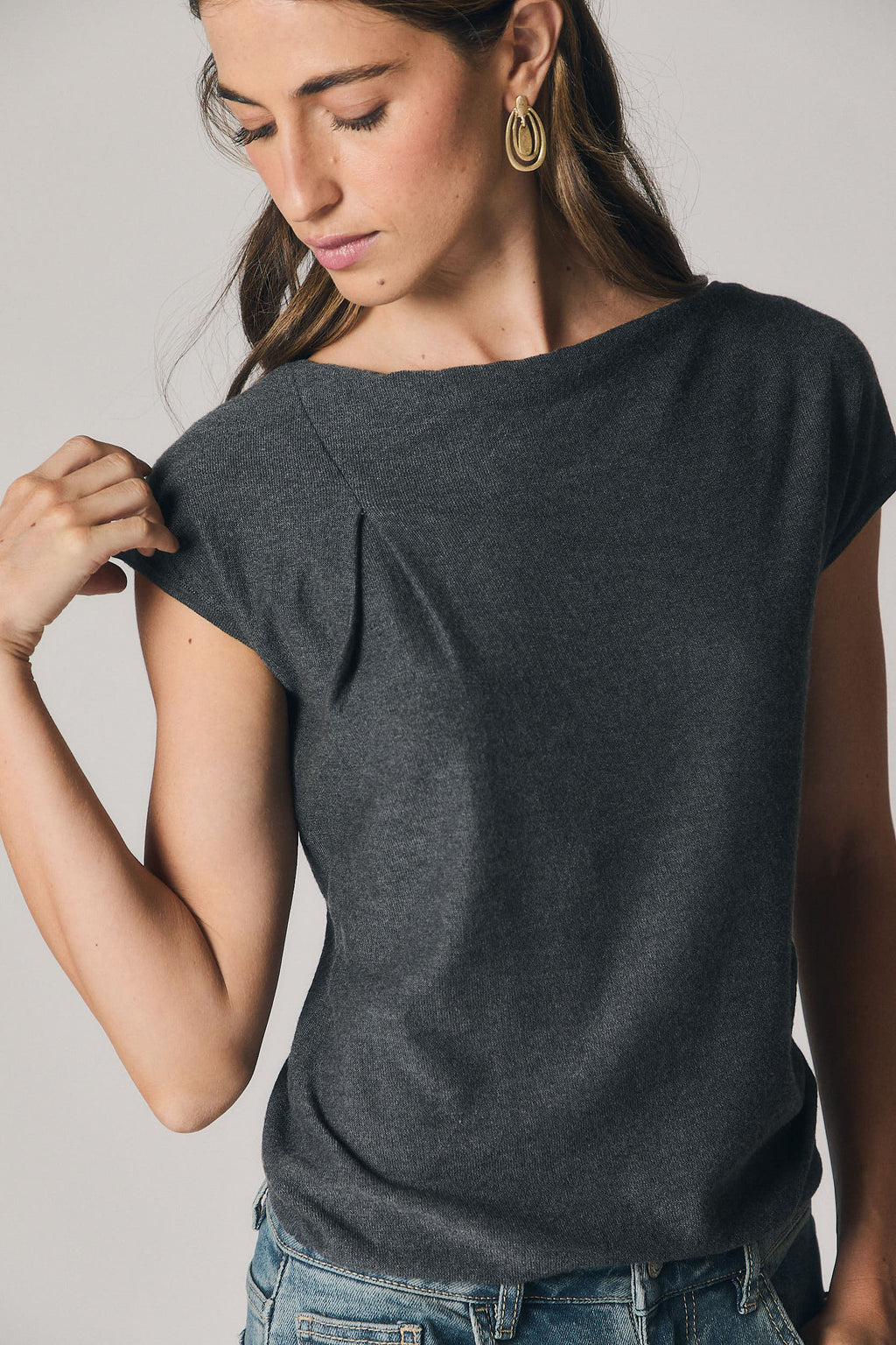 Camiseta drapeada gris antracita