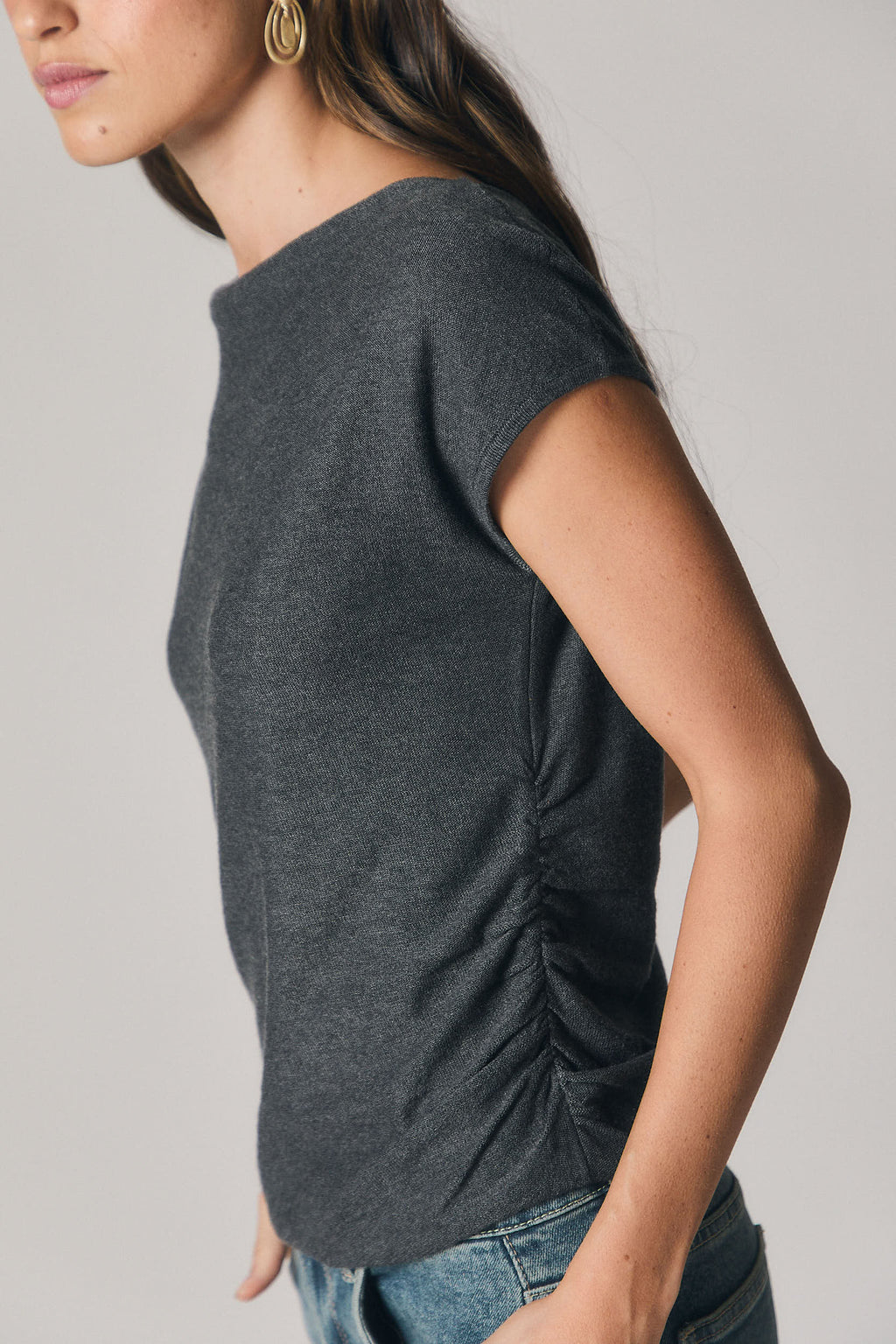 Camiseta drapeada gris antracita