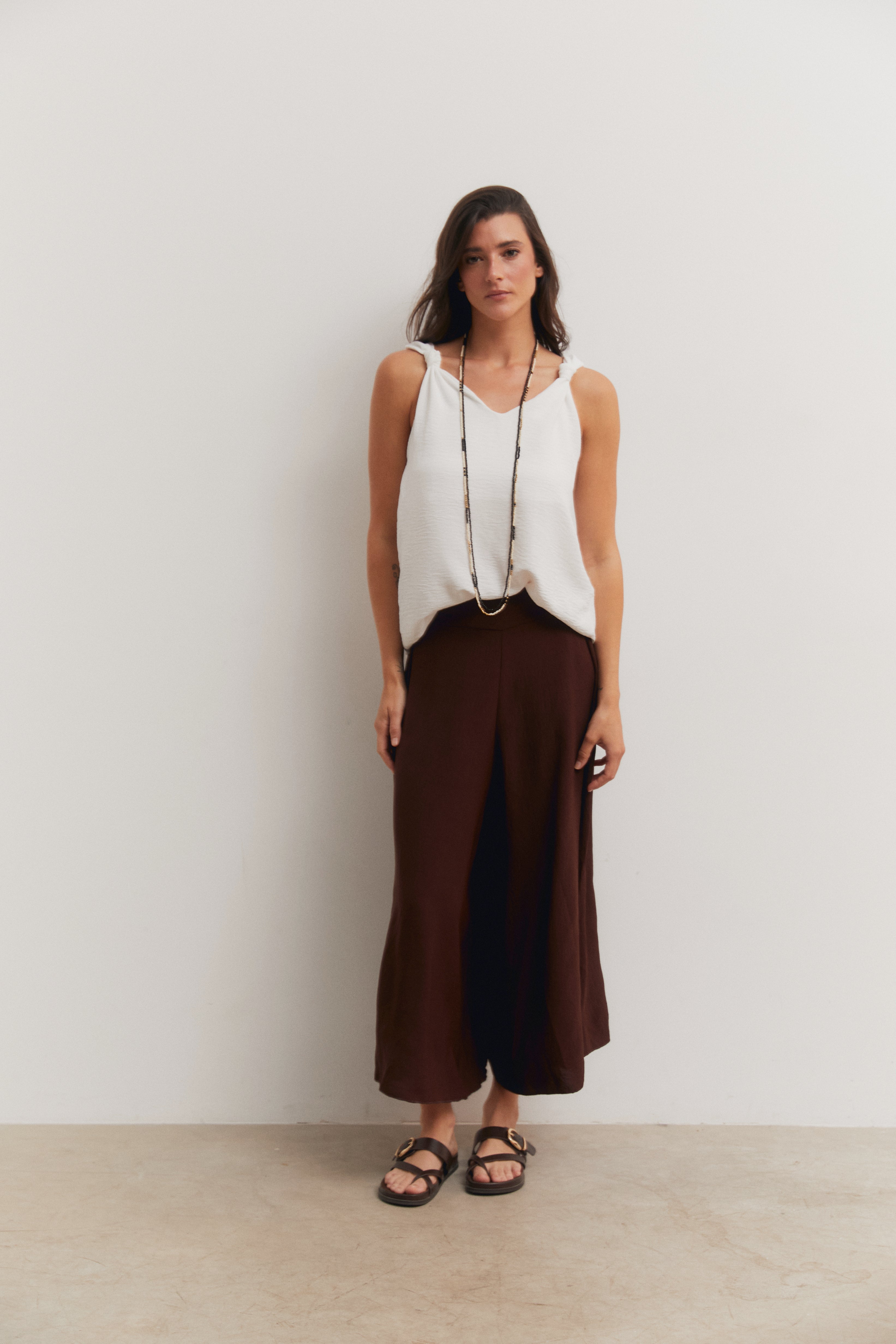 Pantalón fluido ancho marrón
