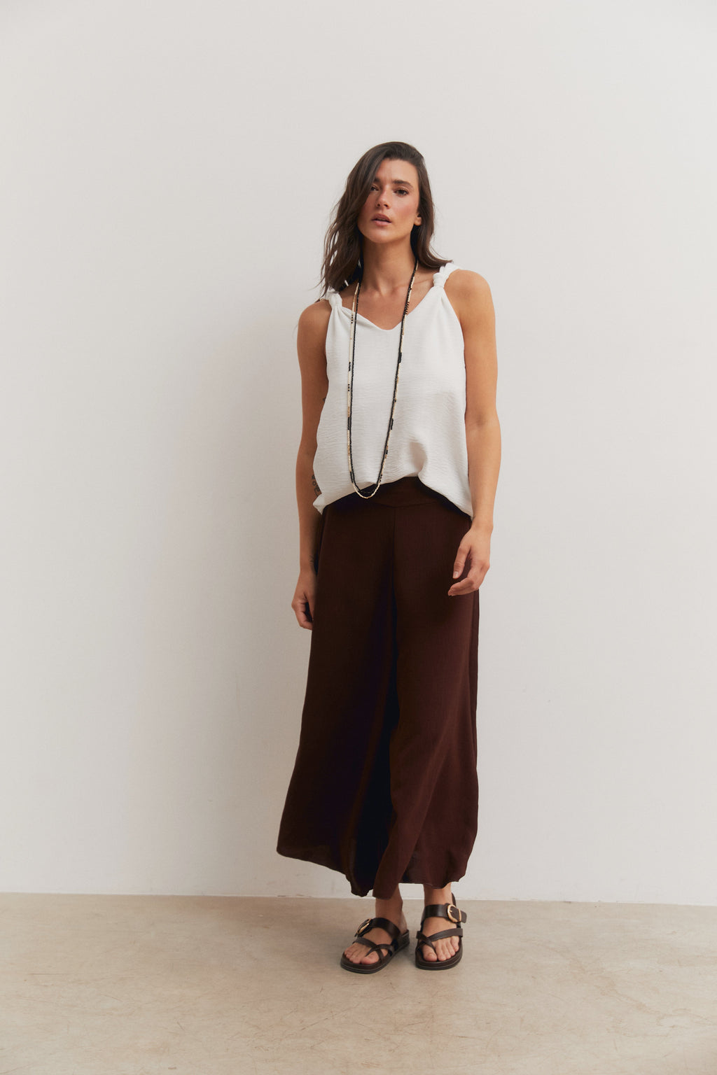 Pantalón fluido ancho marrón