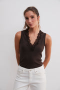 Camiseta canalé con puntilla marrón