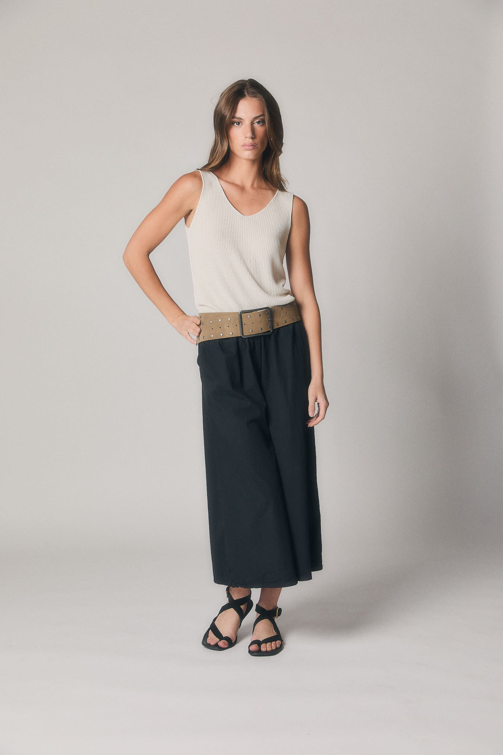 Top de Punto Beige con Cuello de Pico | Mujer