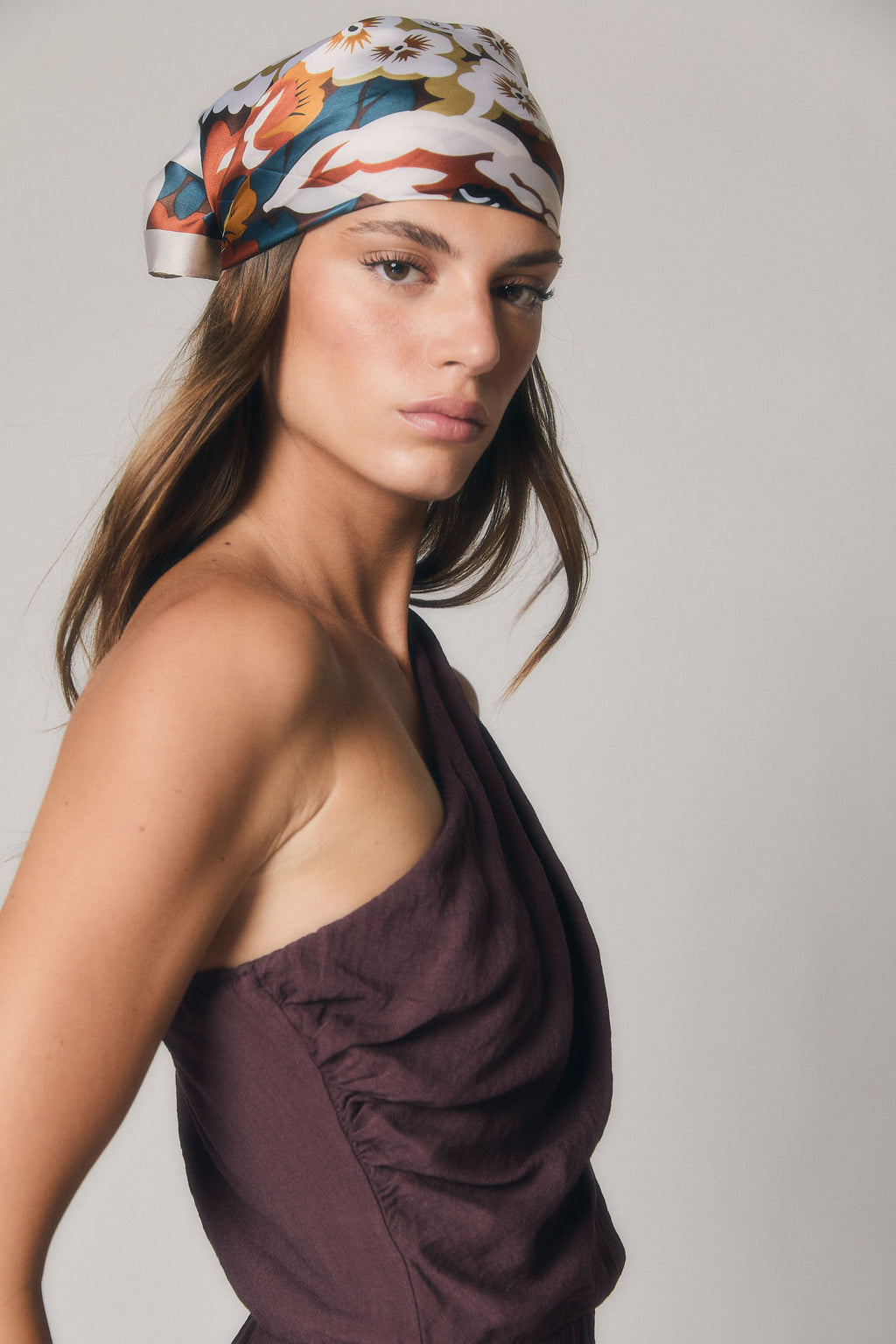 Vestido Midi Asimétrico Berenjena | Un Hombro