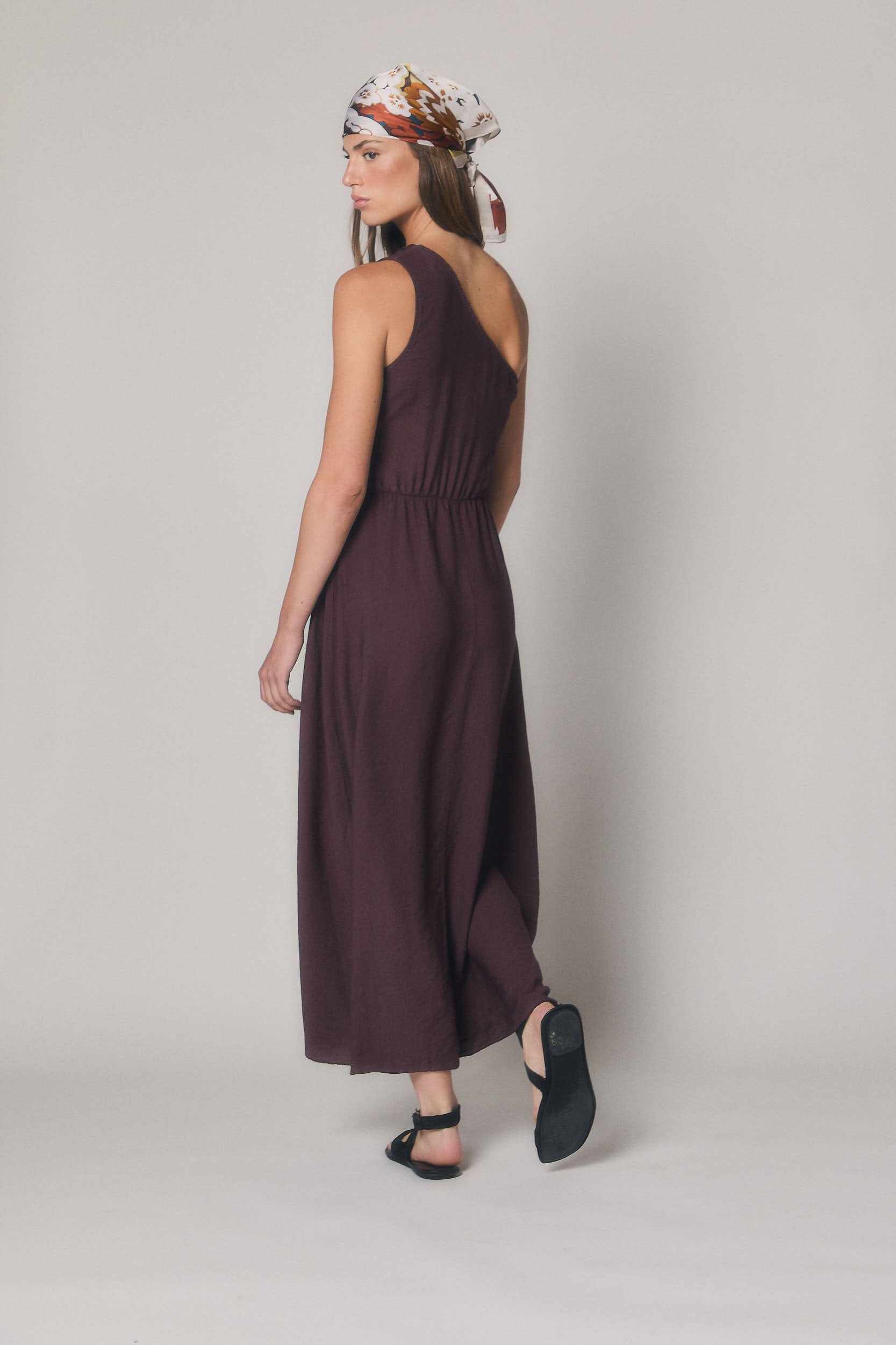 Vestido Midi Asimétrico Berenjena | Un Hombro