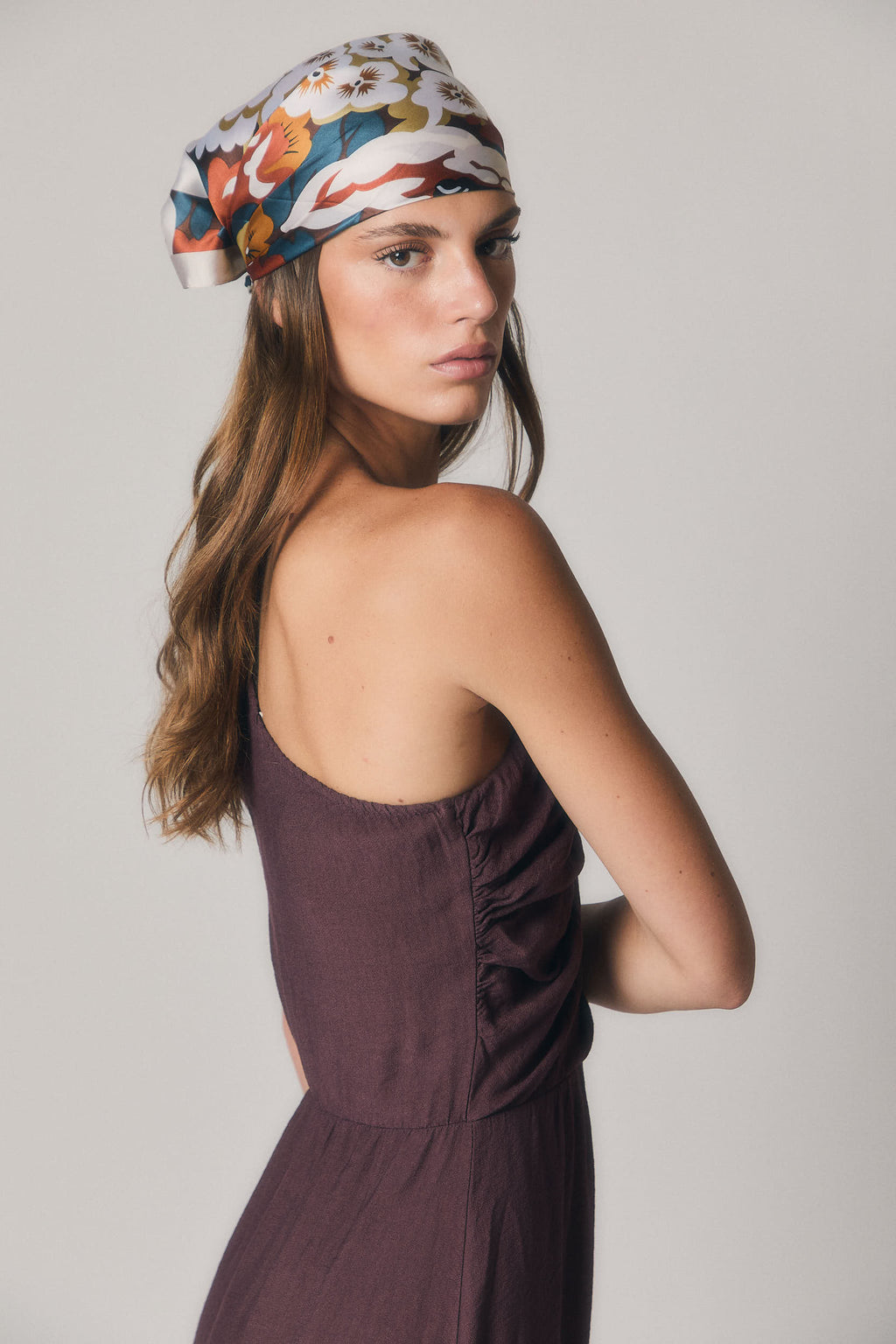 Vestido Midi Asimétrico Berenjena | Un Hombro