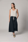 Pantalón cropped negro fluido