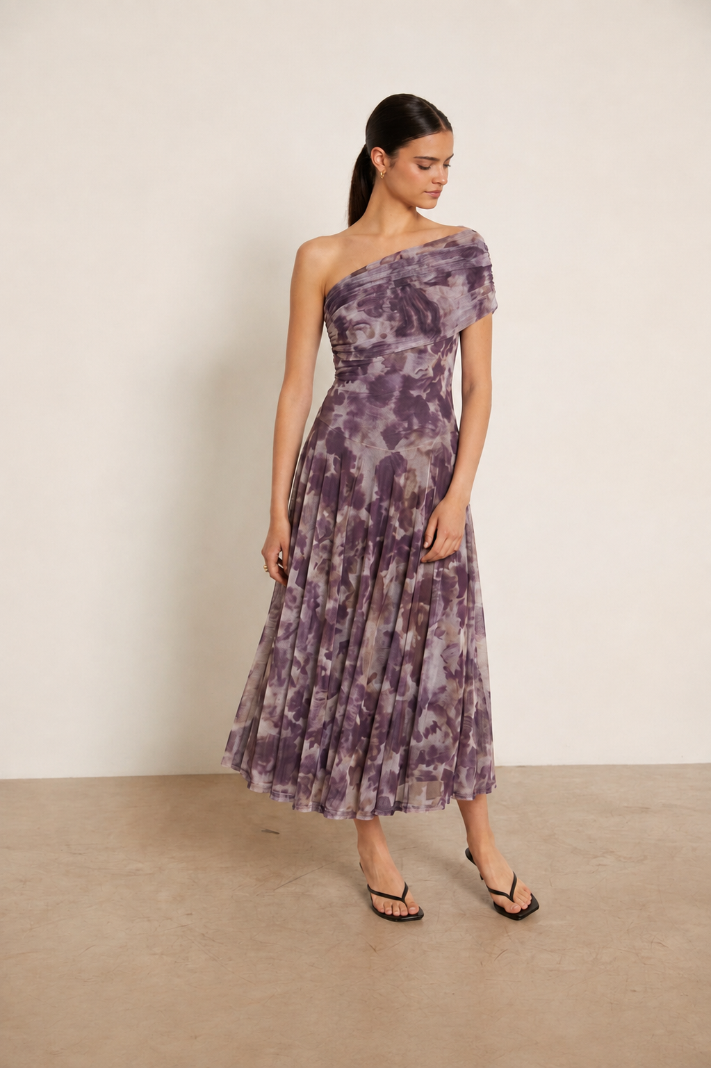 Vestido midi tul berenjena estampado